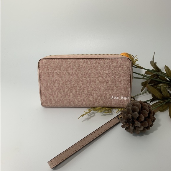 Michael Kors JST Large Flat Phone Wallet - Picture 3 of 7